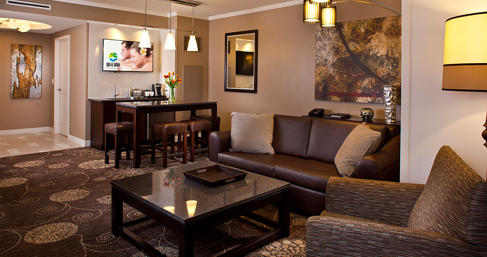 Corner Suite 6
