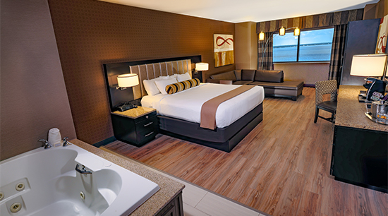 2023_King-With-Jacuzzi_550x306.jpg